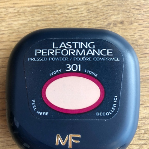 Max Factor Lasting Performance Pressed Powder - Picture 2 of 3